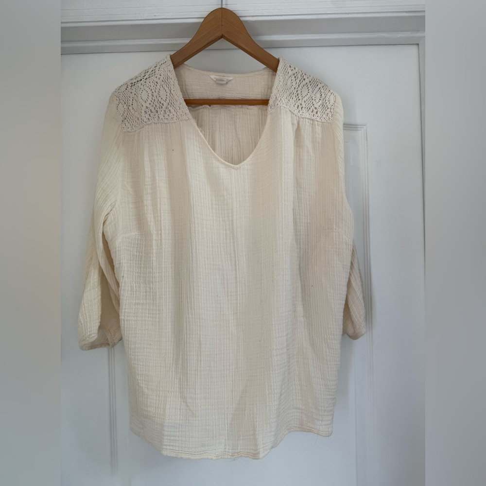 Caslon Cream Textured Blouse with Lace Shoulders